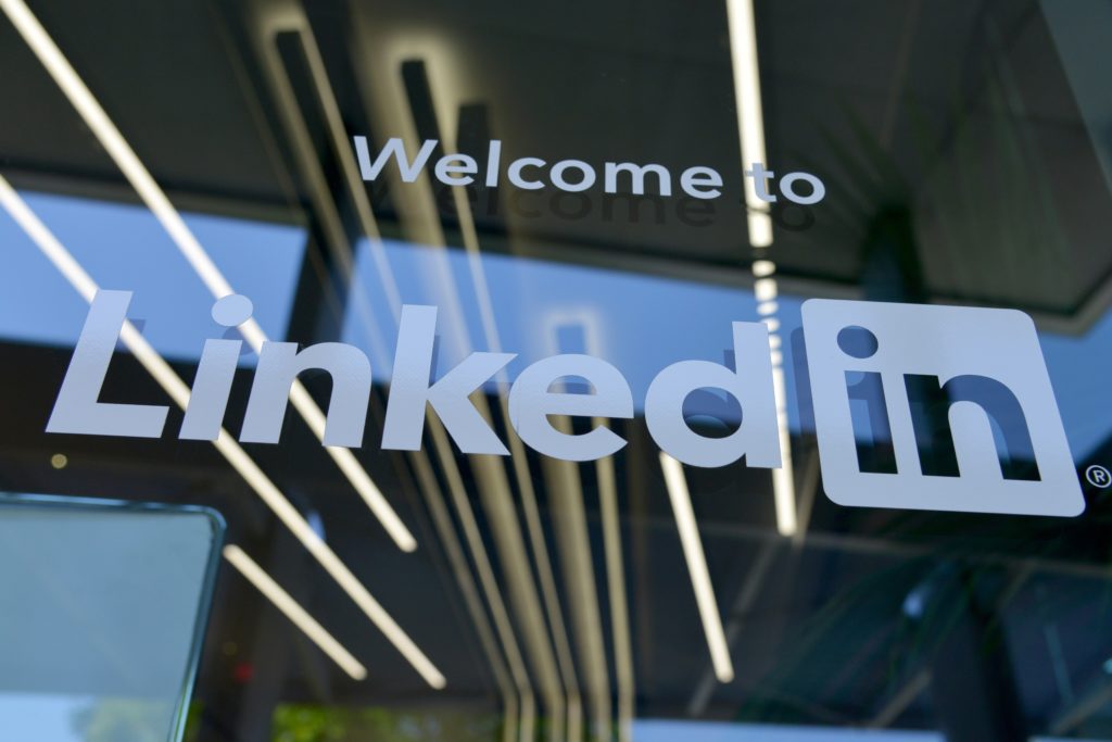Digitala nyheter LinkedIn rullar ut omröstningar