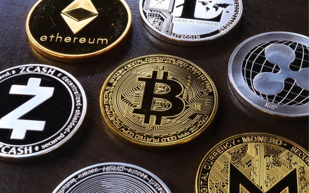 Digitala nyheter om Meta och kryptovaluta. På bilden syns kryptovaluta mynt.